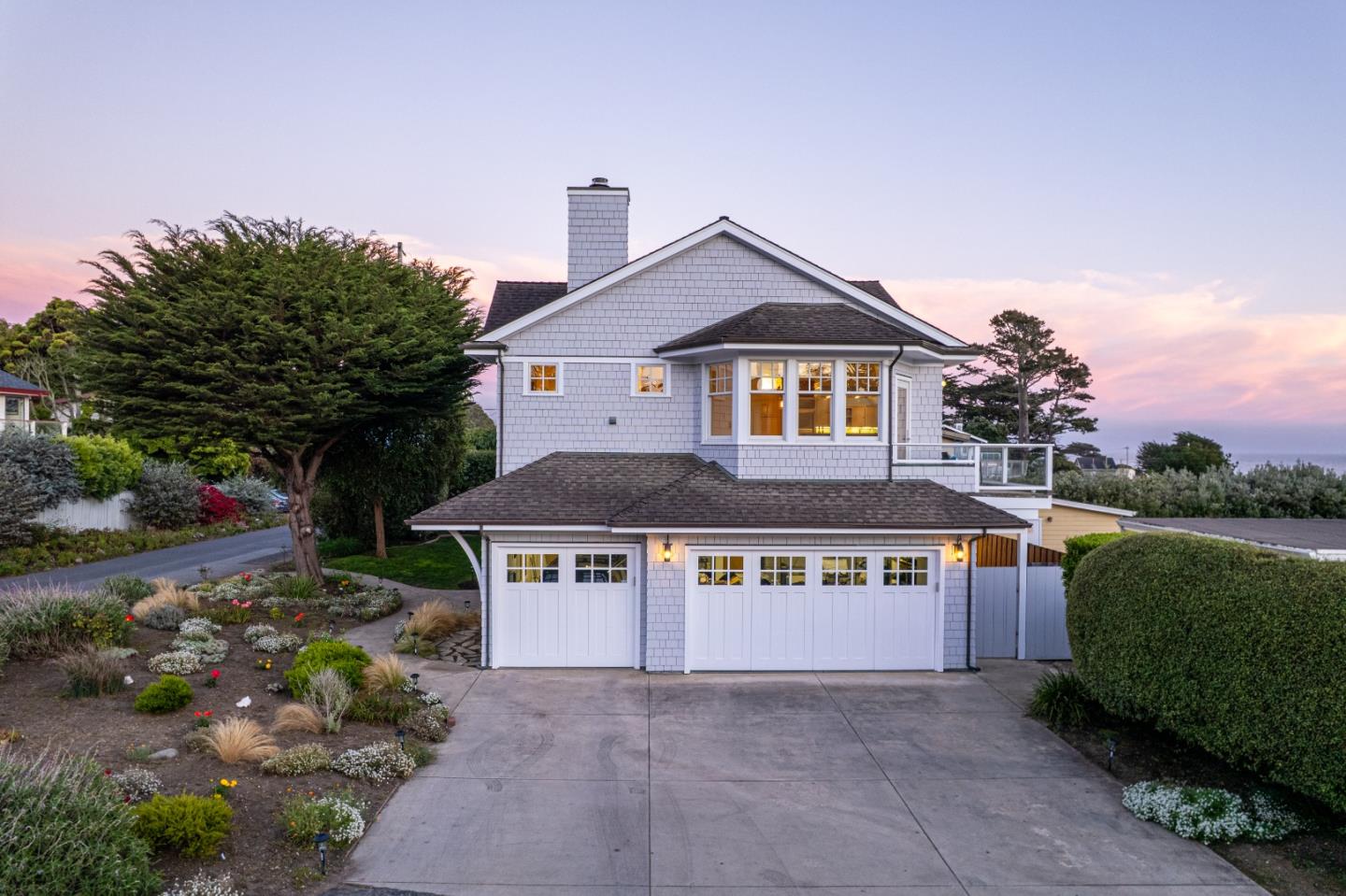2 Alameda AVE