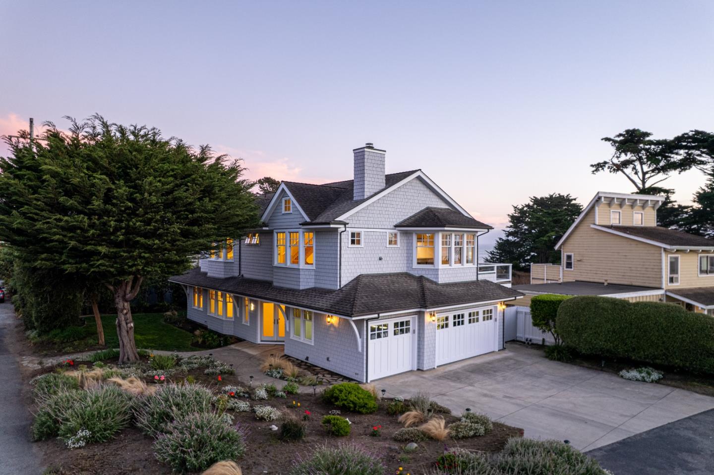 2 Alameda AVE