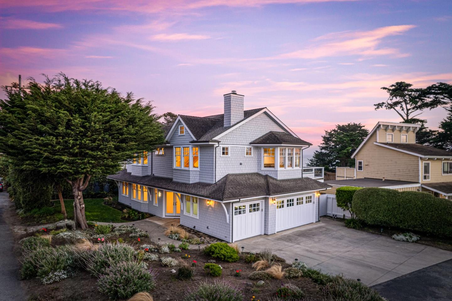 2 Alameda AVE