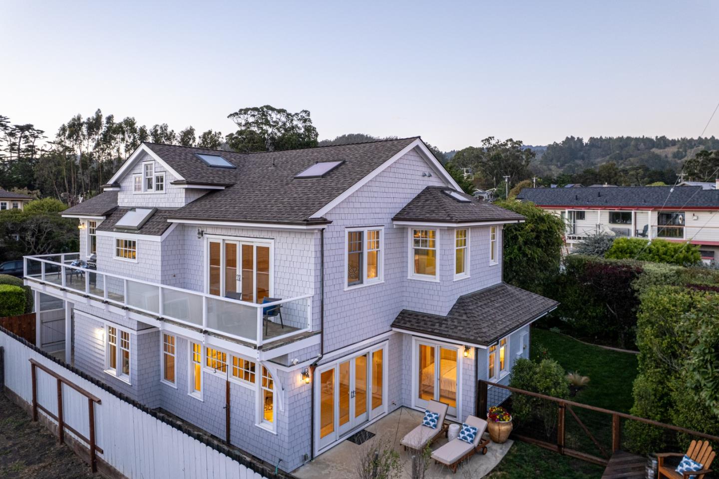 2 Alameda AVE