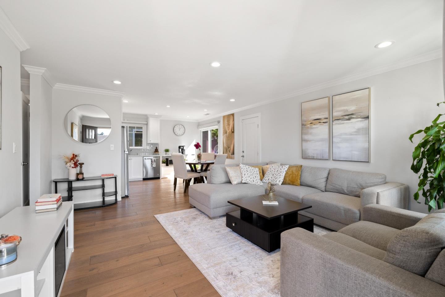 1575 Mizzen LN