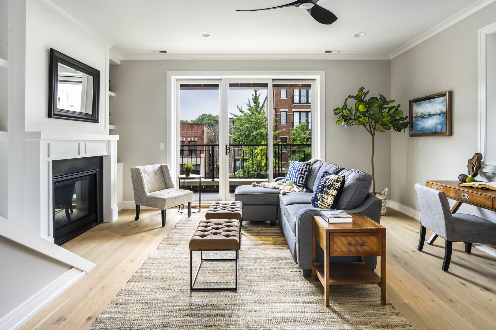 1922 W Belmont Avenue Unit: 2