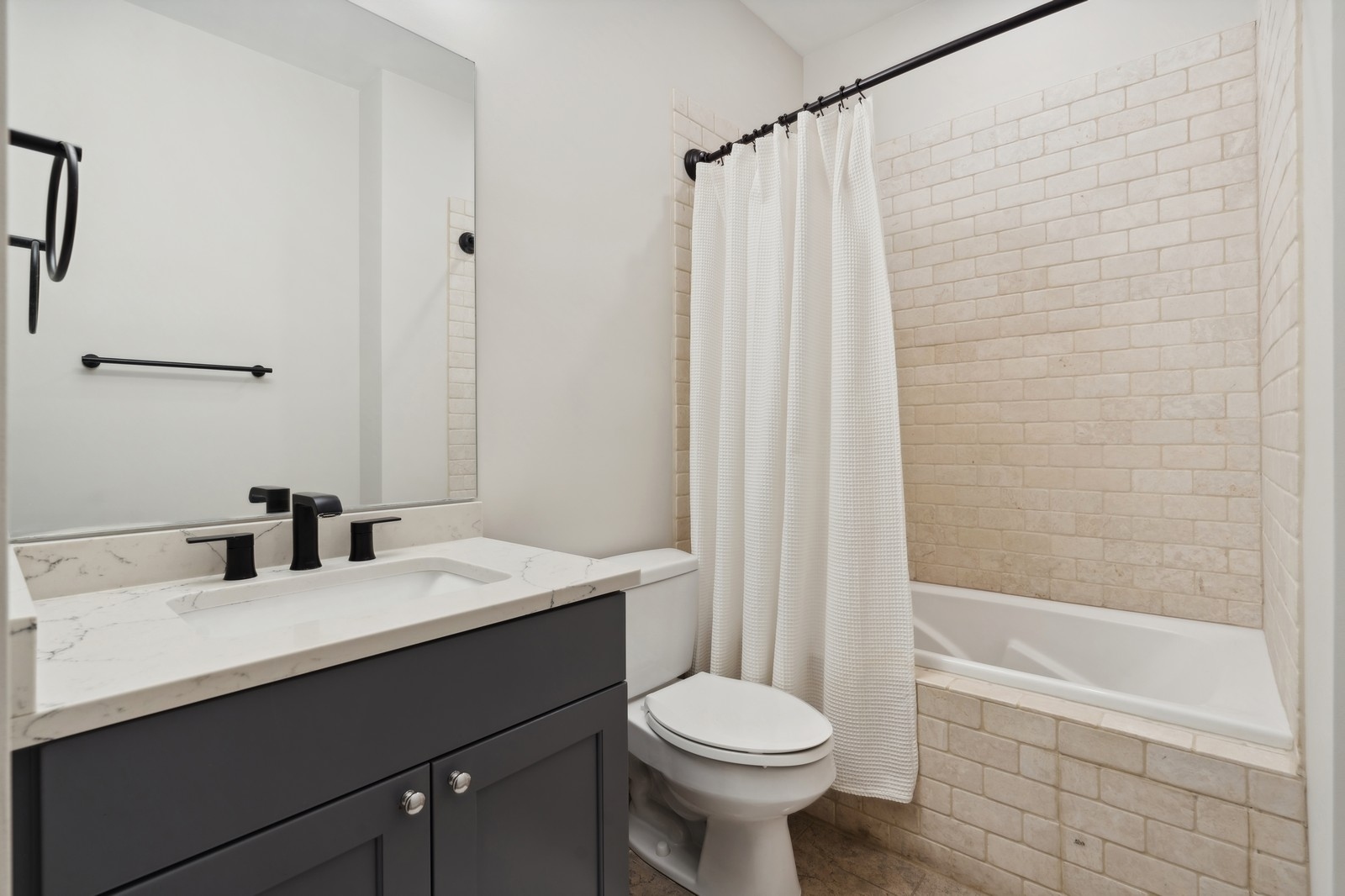 2730 N Lincoln Avenue Unit: 3
