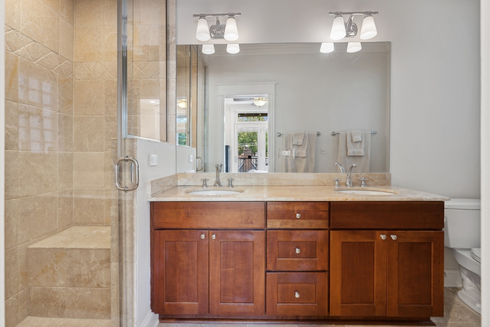 2730 N Lincoln Avenue Unit: 3
