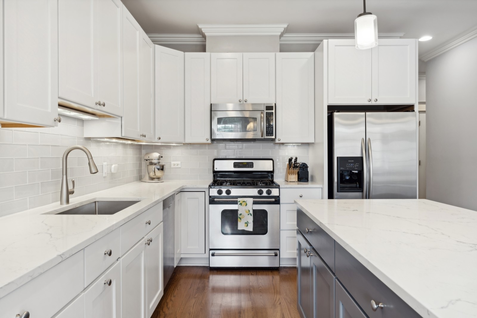 2730 N Lincoln Avenue Unit: 3