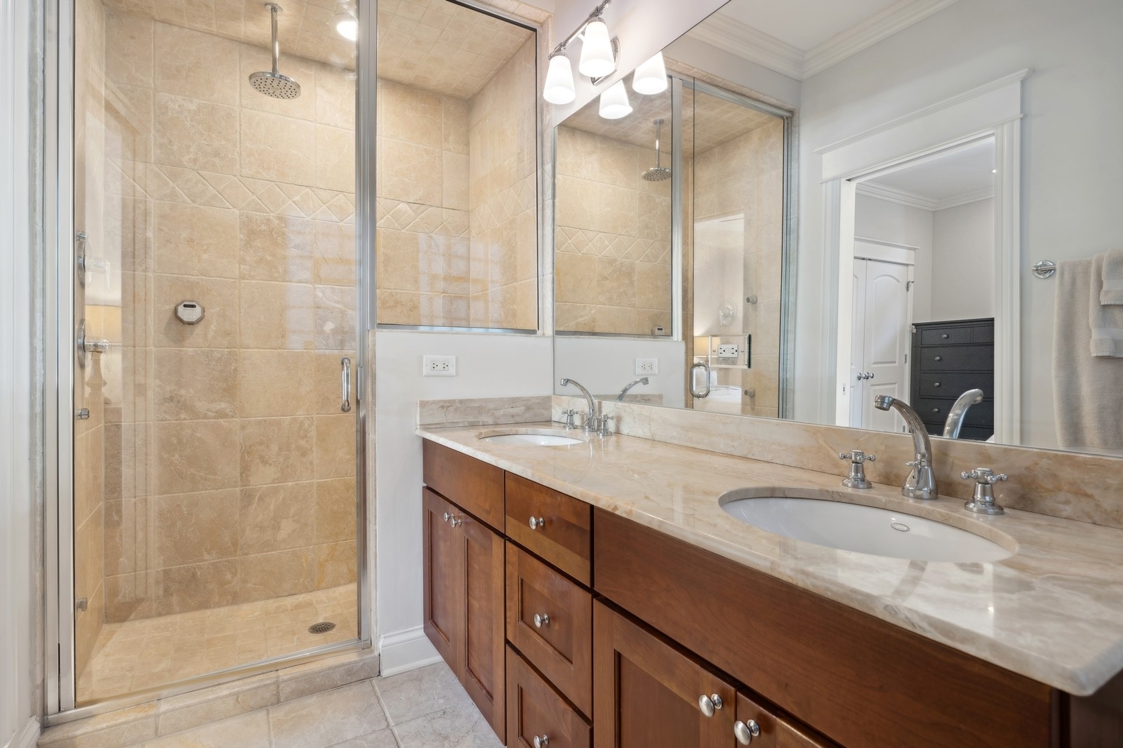 2730 N Lincoln Avenue Unit: 3