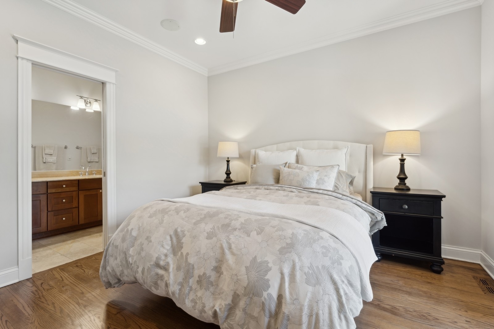 2730 N Lincoln Avenue Unit: 3