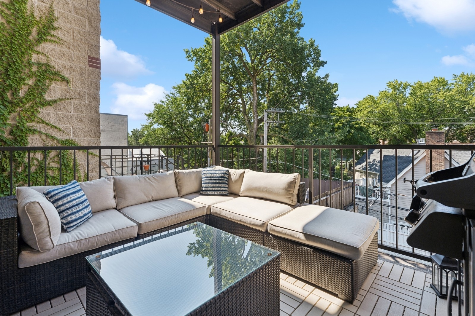 2730 N Lincoln Avenue Unit: 3