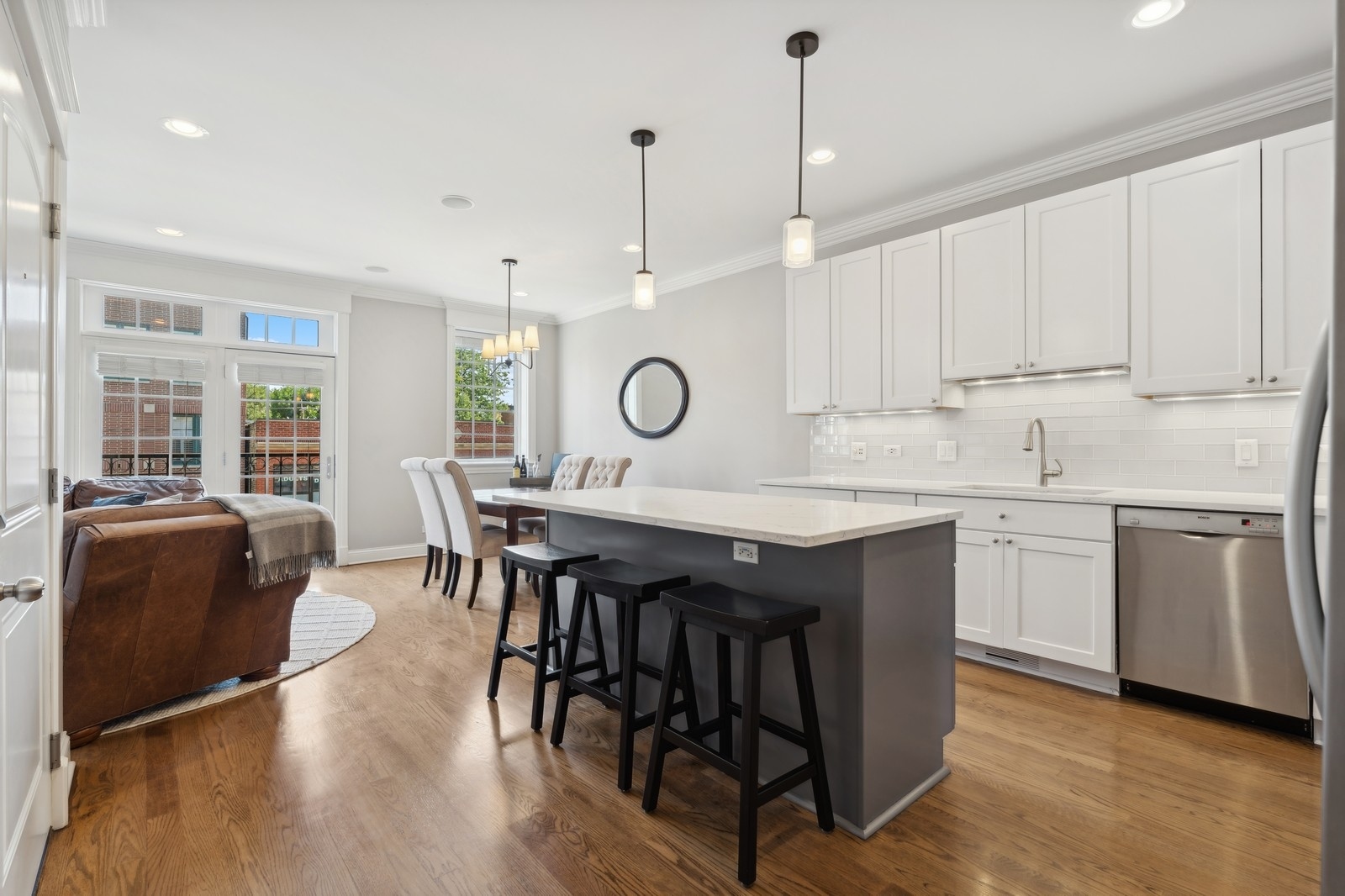 2730 N Lincoln Avenue Unit: 3
