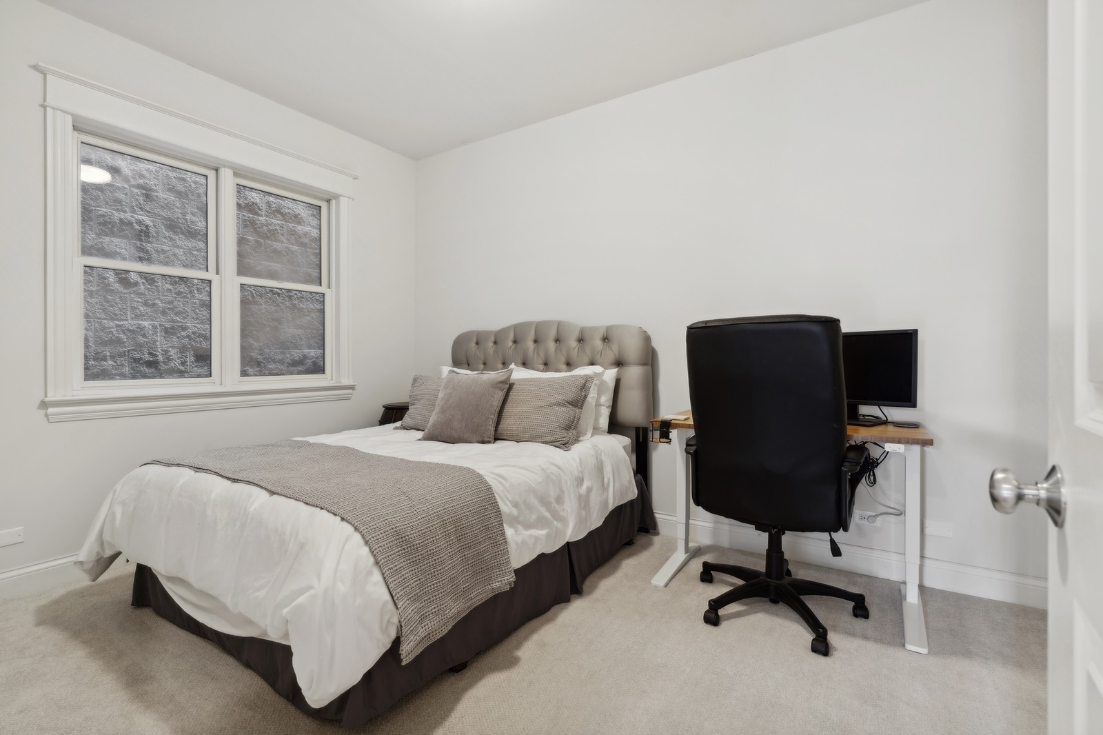 2730 N Lincoln Avenue Unit: 3