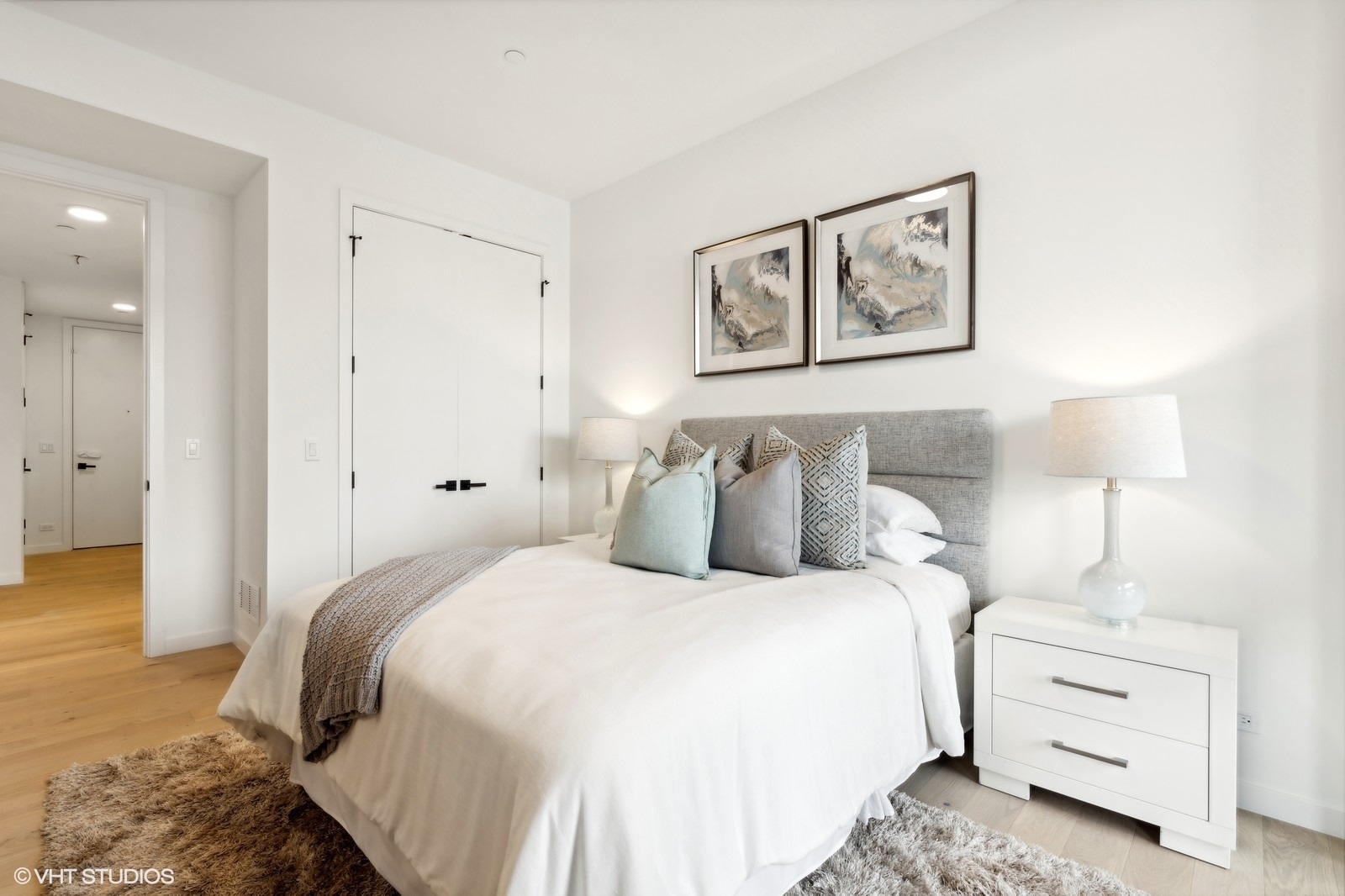 2354 W Farragut Avenue Unit: 203