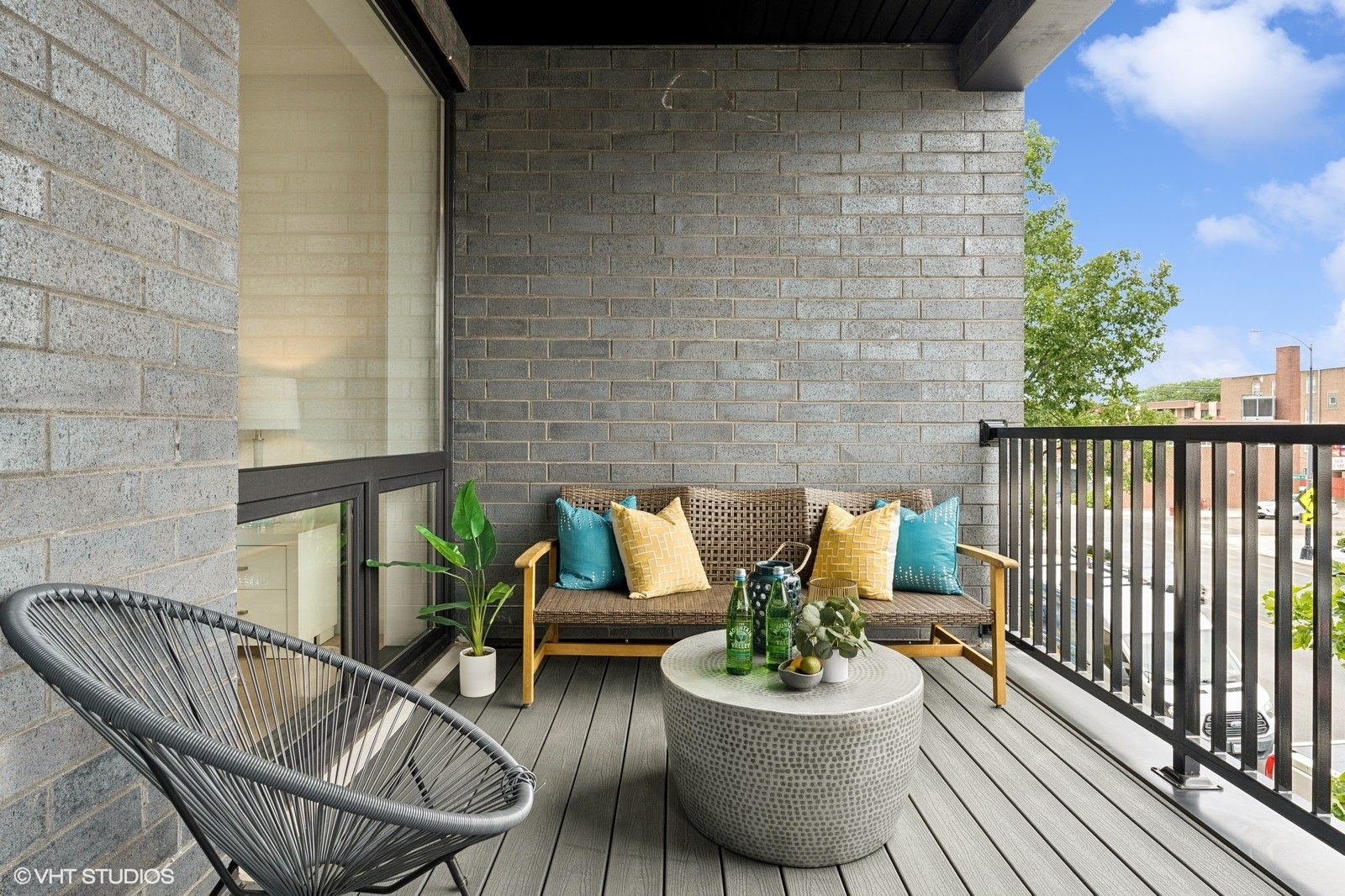 2354 W Farragut Avenue Unit: 203
