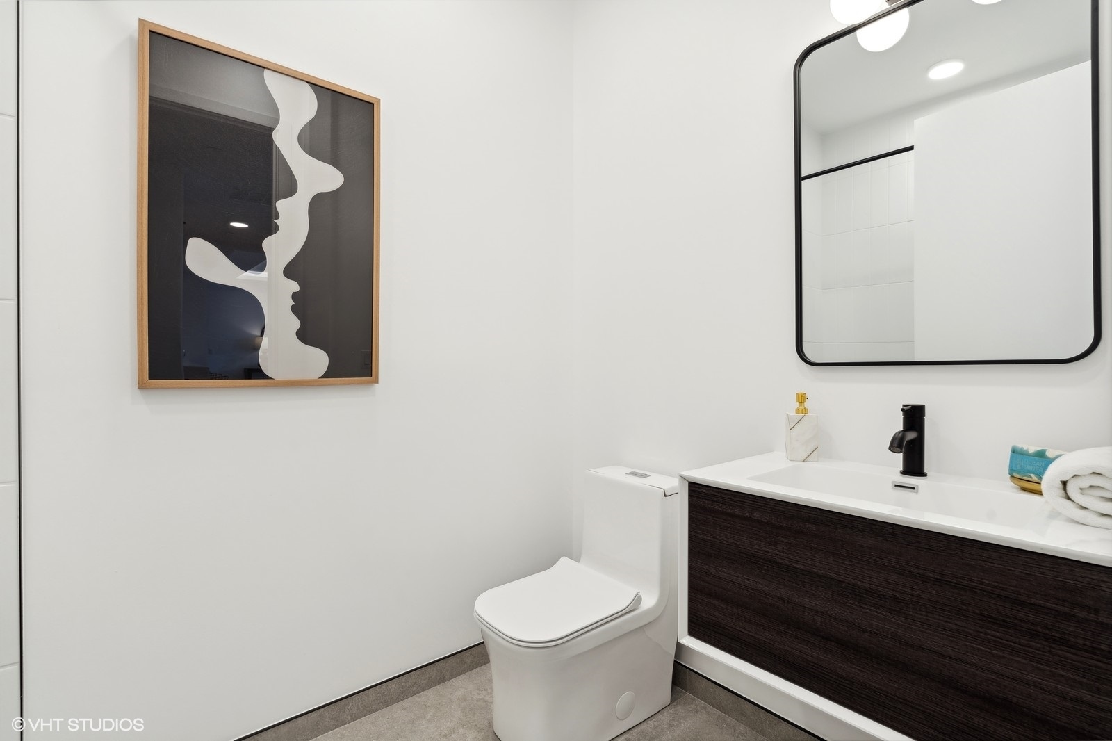 2354 W Farragut Avenue Unit: 302