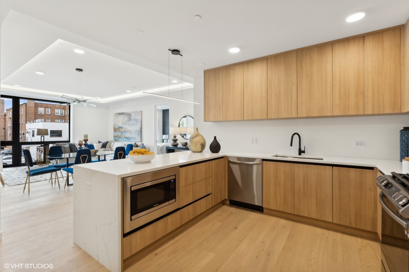 2354 W Farragut Avenue Unit: 302