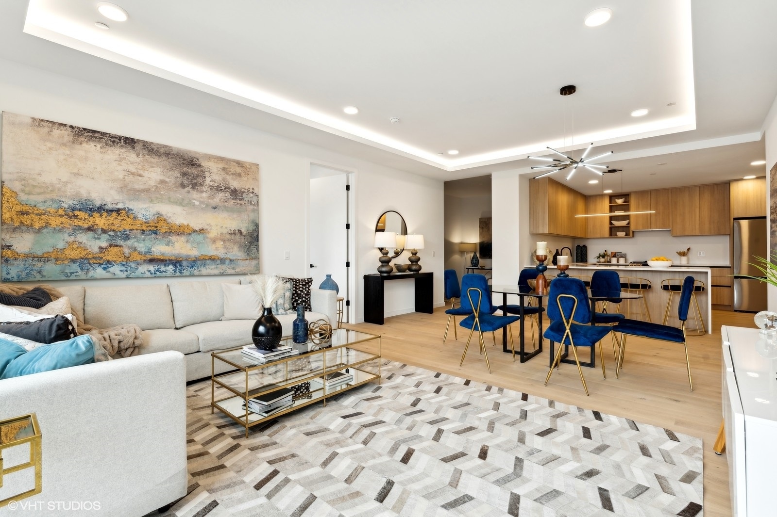 2354 W Farragut Avenue Unit: 302