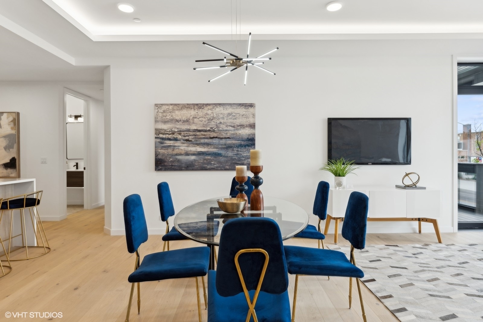 2354 W Farragut Avenue Unit: 302
