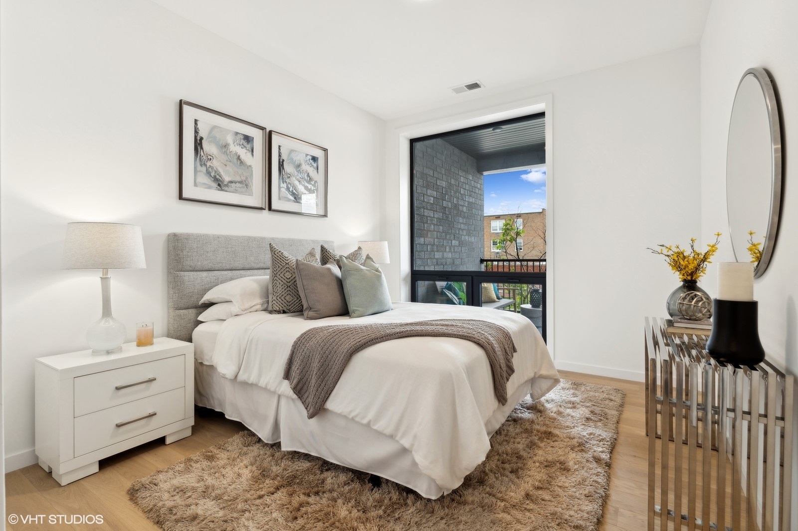 2354 W Farragut Avenue Unit: 302