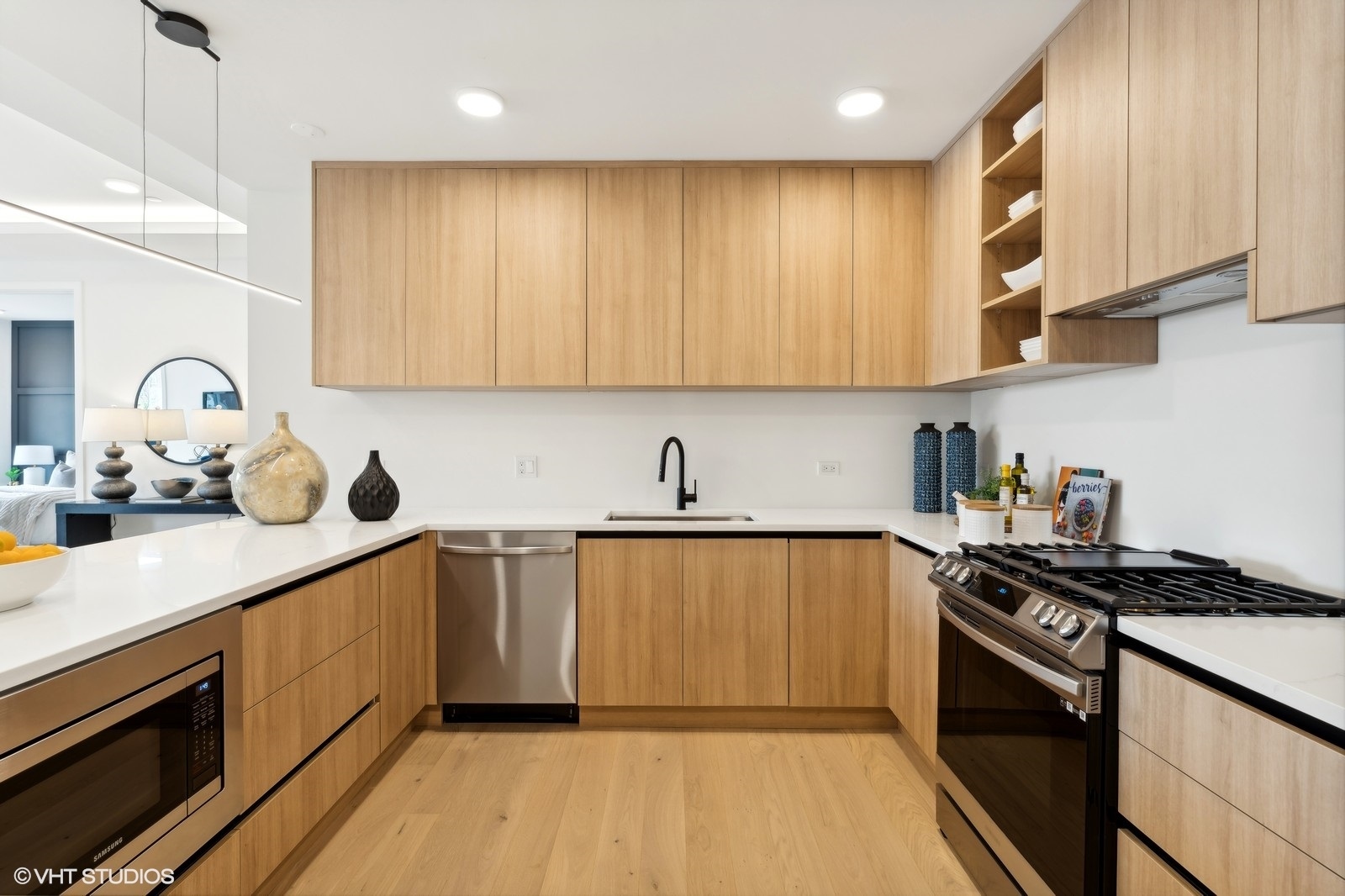 2354 W Farragut Avenue Unit: 302