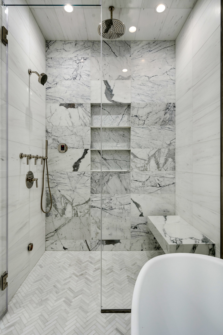 1208 W Wellington Street Unit: 1R