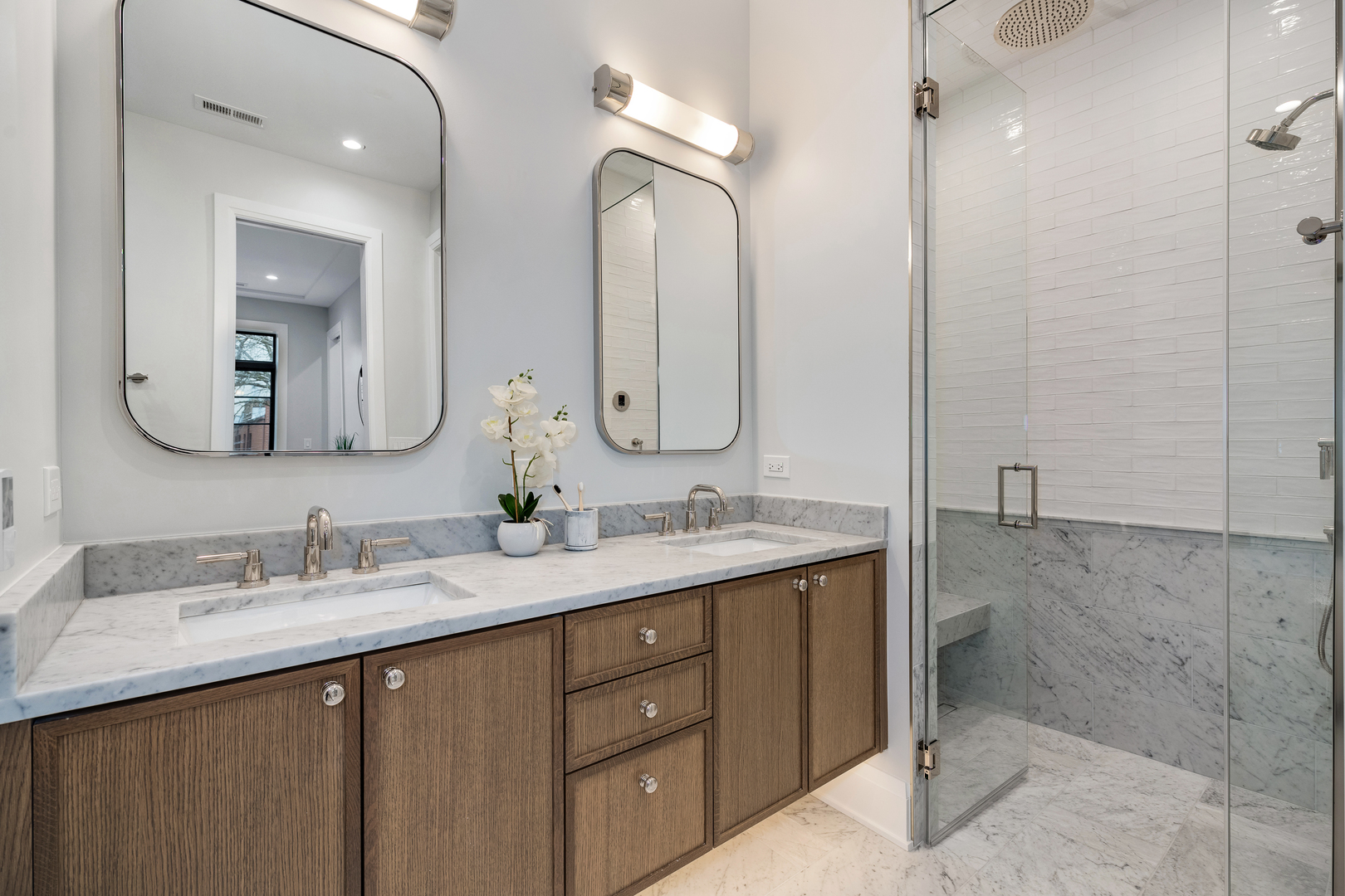 1208 W Wellington Street Unit: 1R