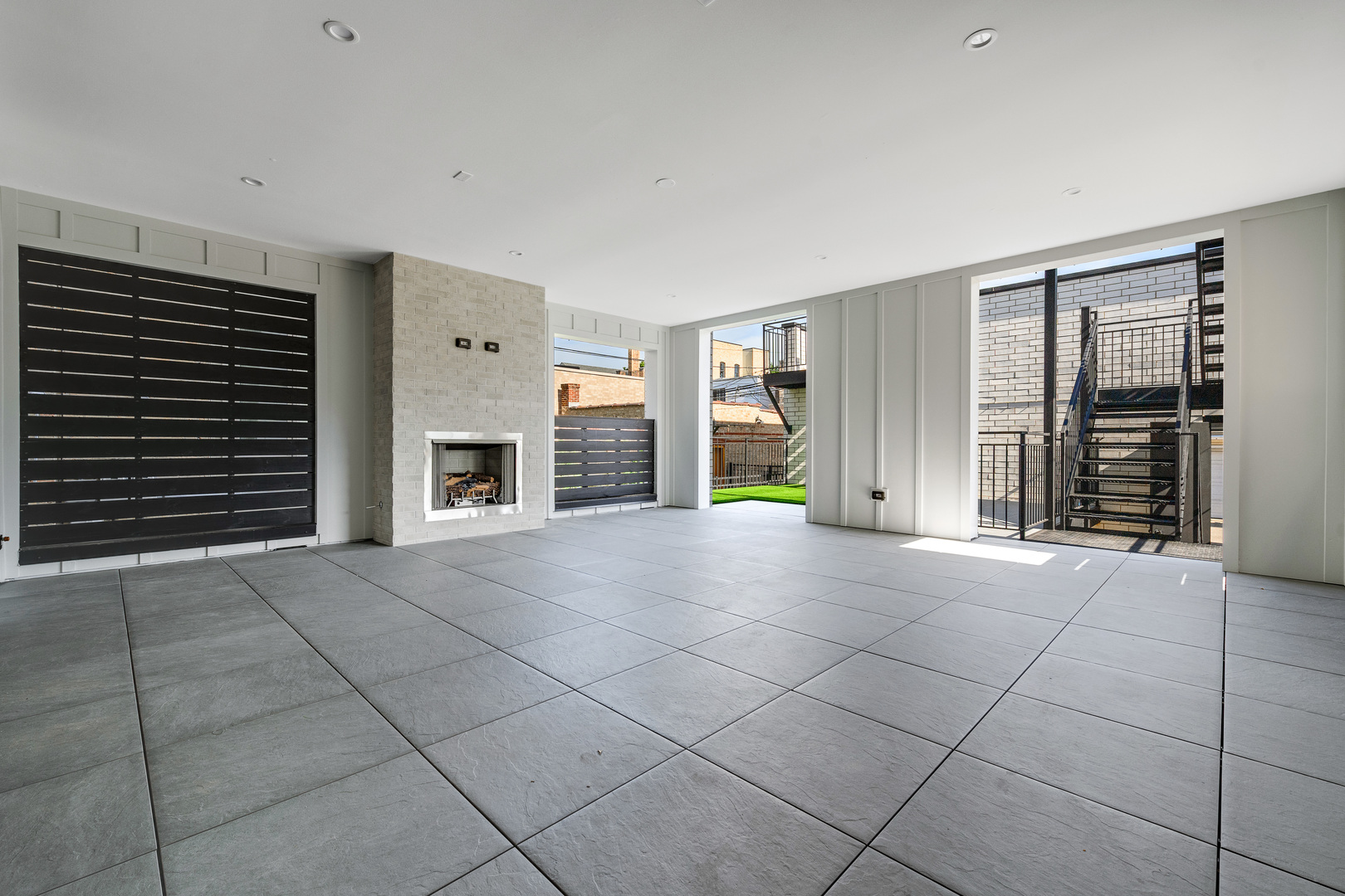 1208 W Wellington Street Unit: 1R