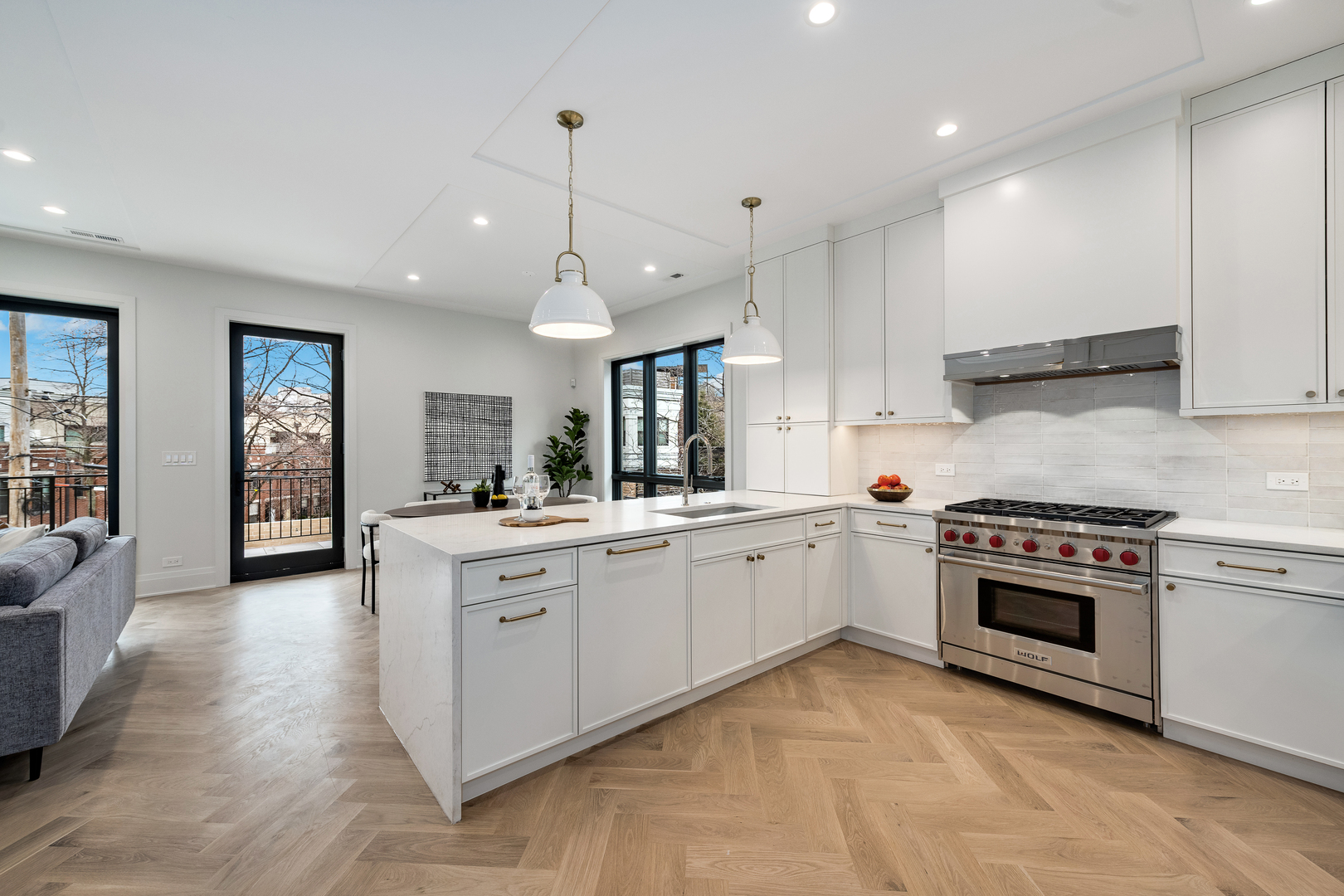 1208 W Wellington Street Unit: 1R