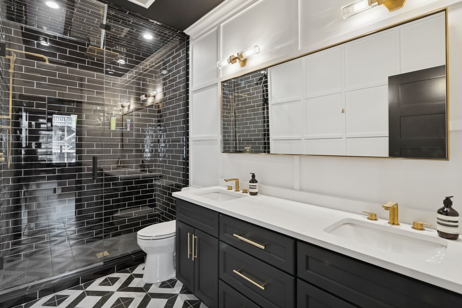 2023 W Augusta Boulevard Unit: 2