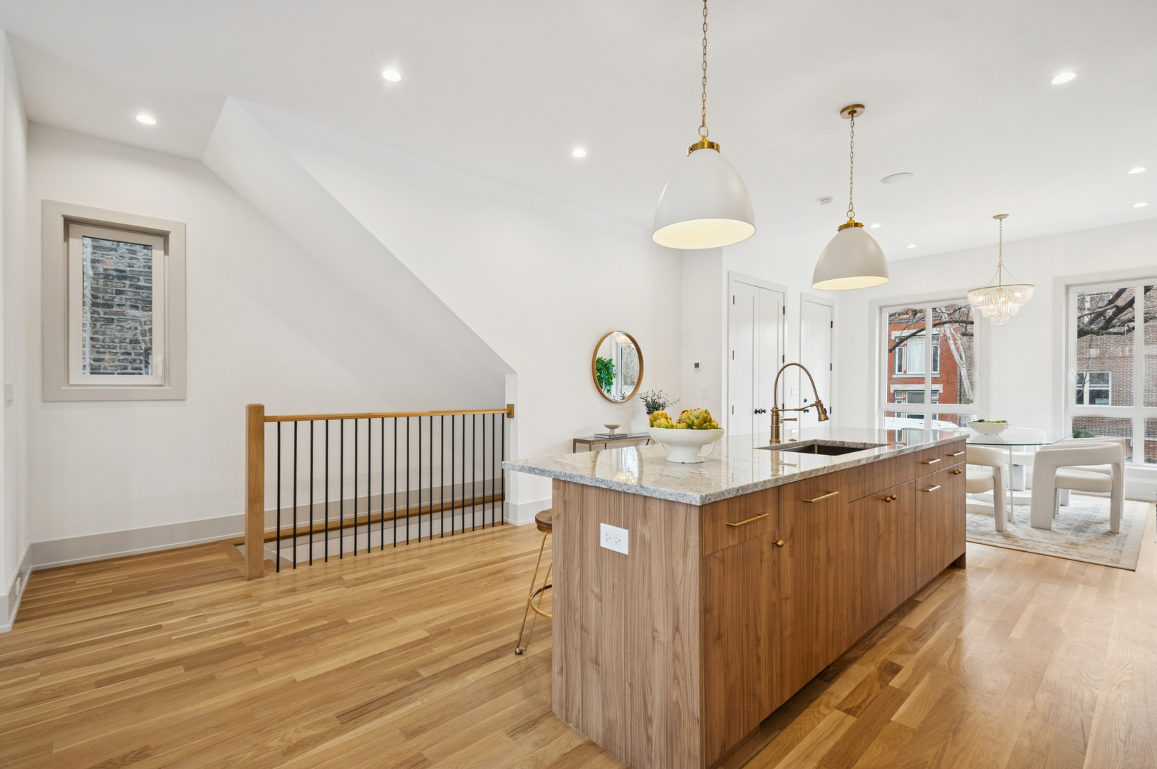 2246 W Lyndale Street Unit: 1