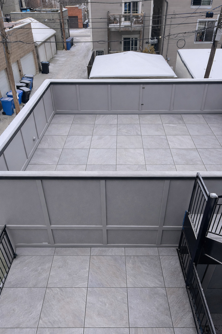 2246 W Lyndale Street Unit: 1