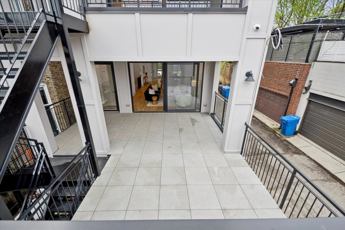 2246 W Lyndale Street Unit: 1
