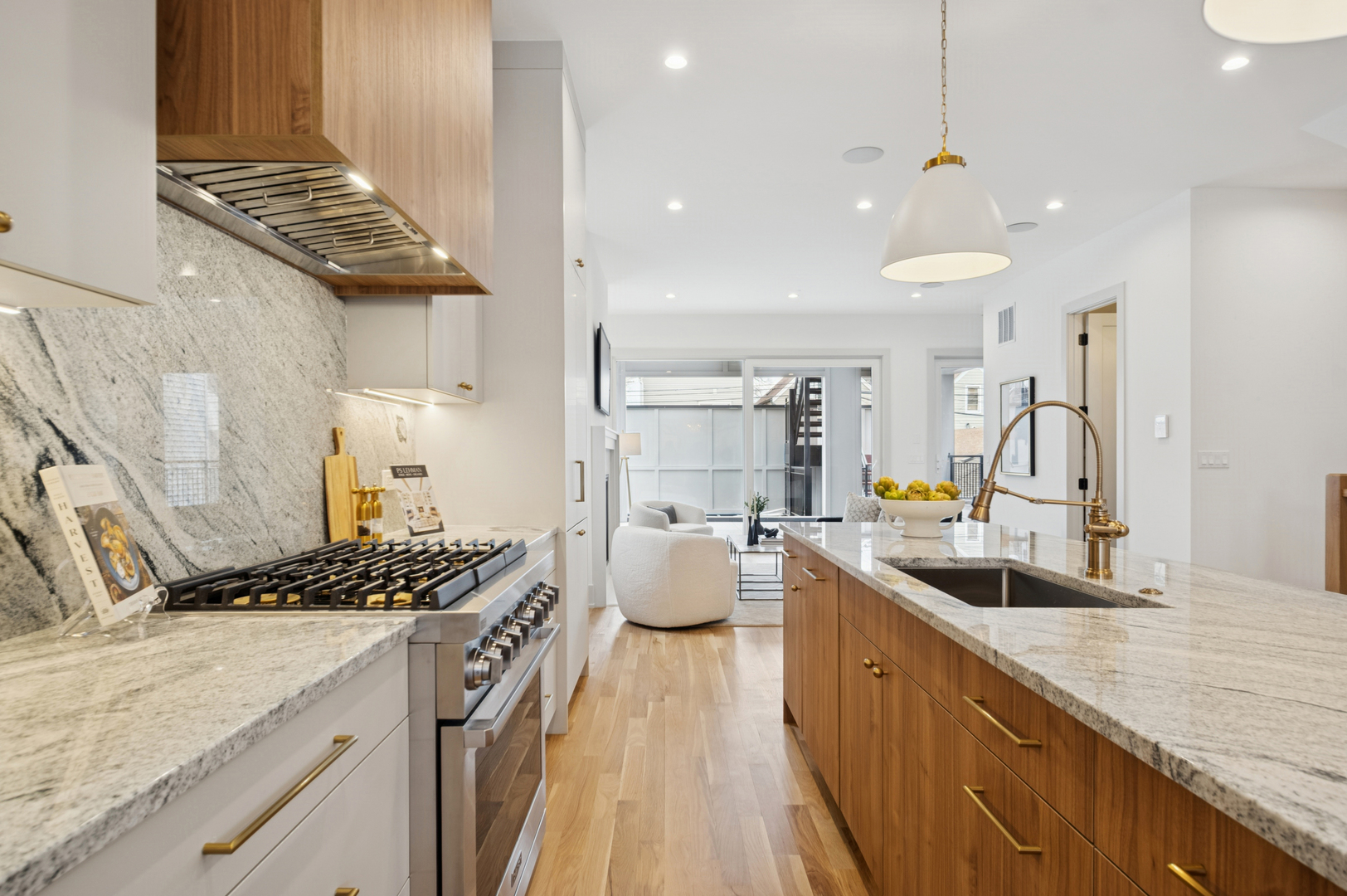 2246 W Lyndale Street Unit: 1