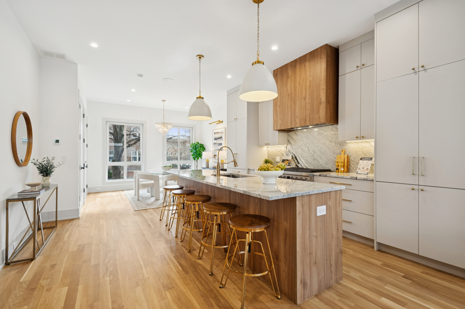 2246 W Lyndale Street Unit: 1