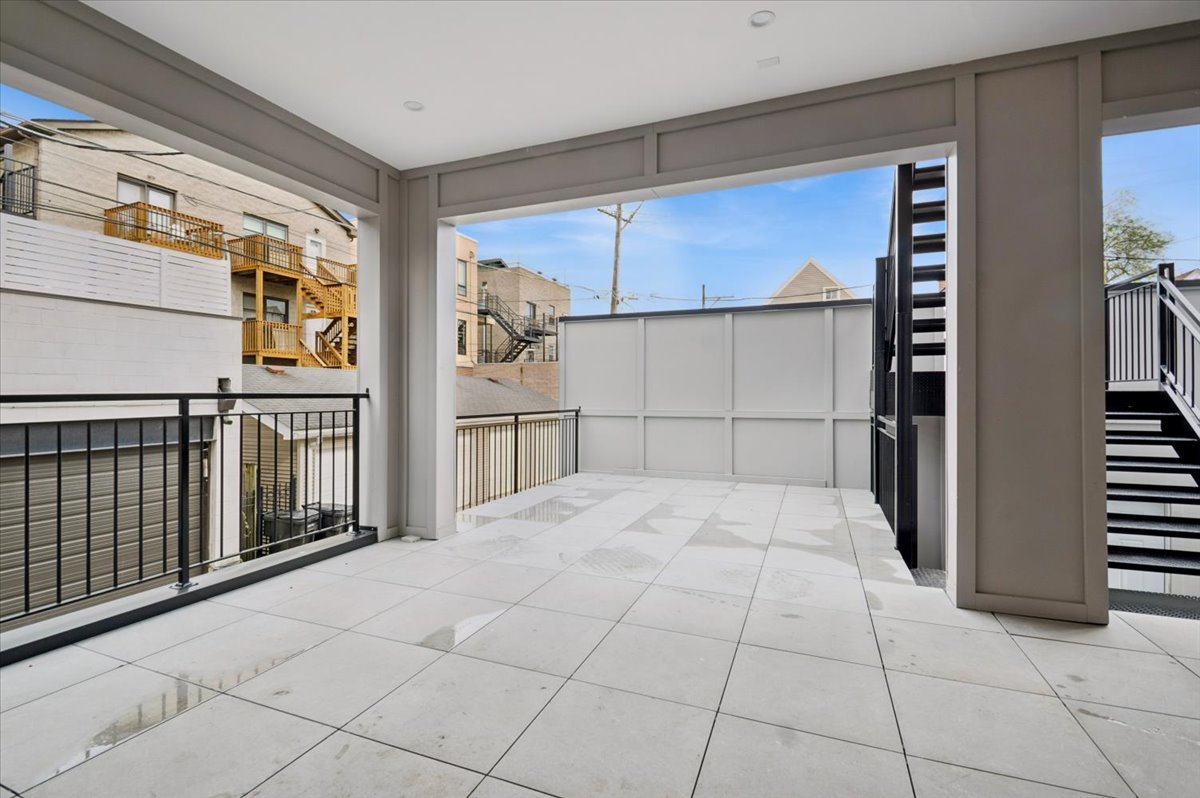 2246 W Lyndale Street Unit: 1