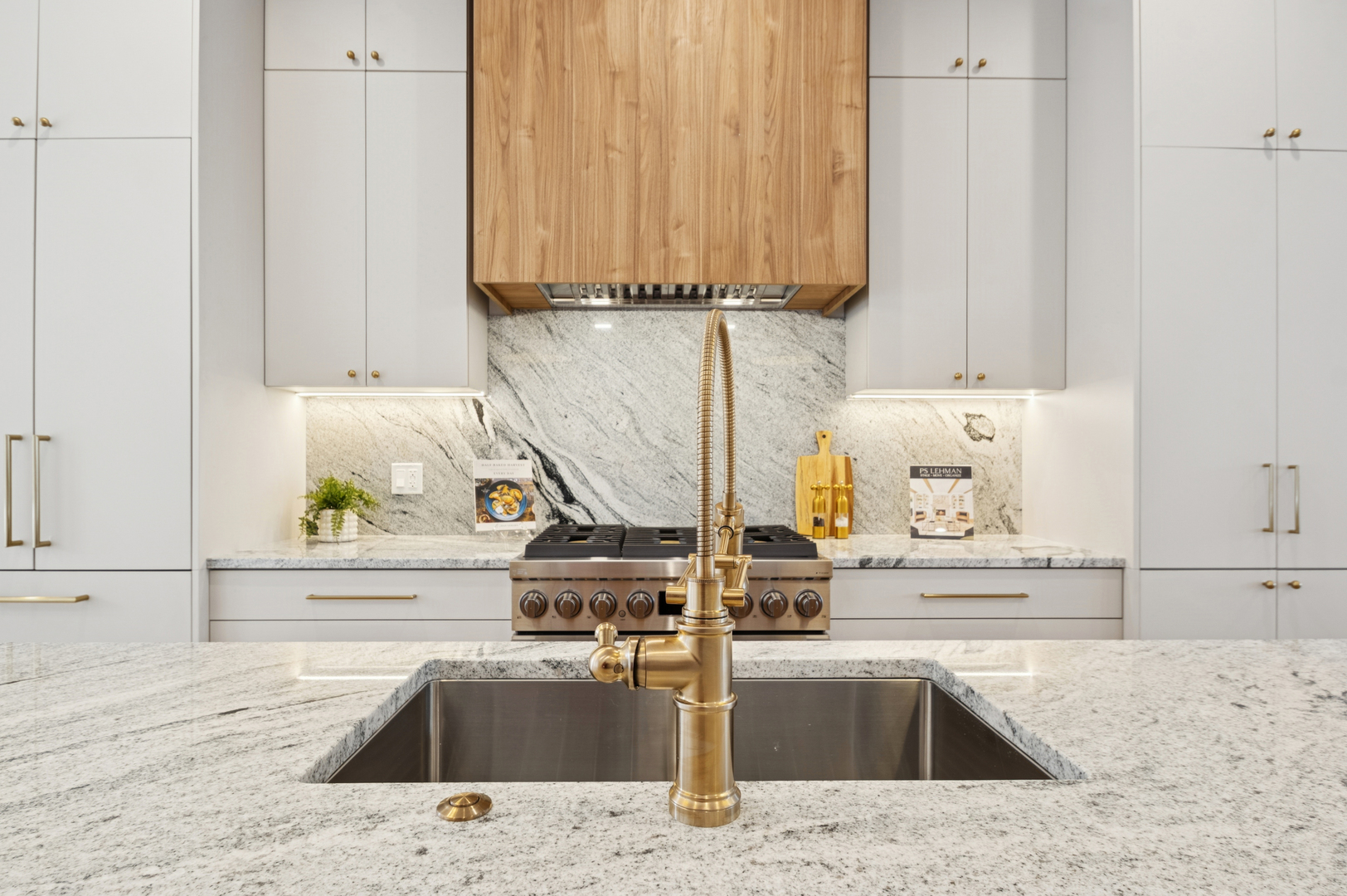2246 W Lyndale Street Unit: 1
