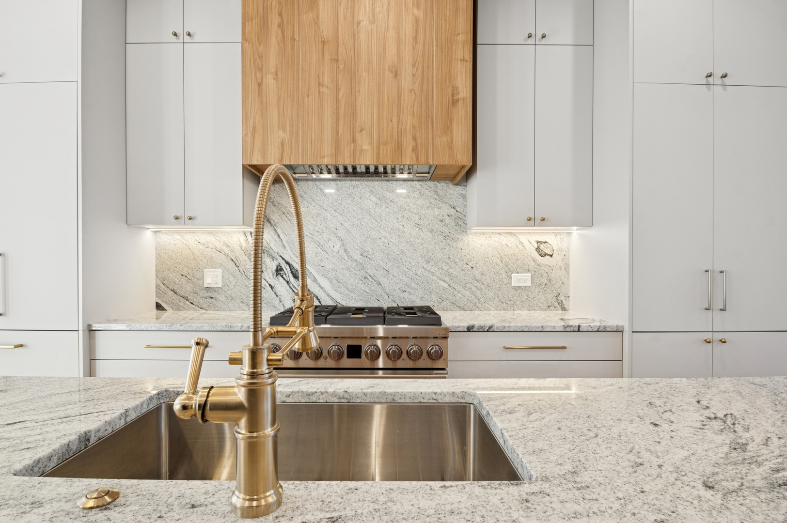 2246 W Lyndale Street Unit: 1