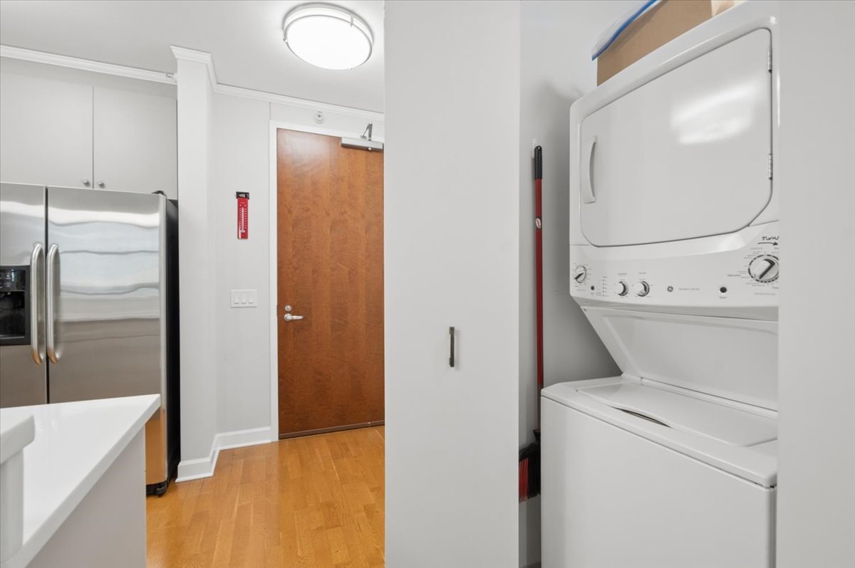201 N Westshore Drive Unit: 2006