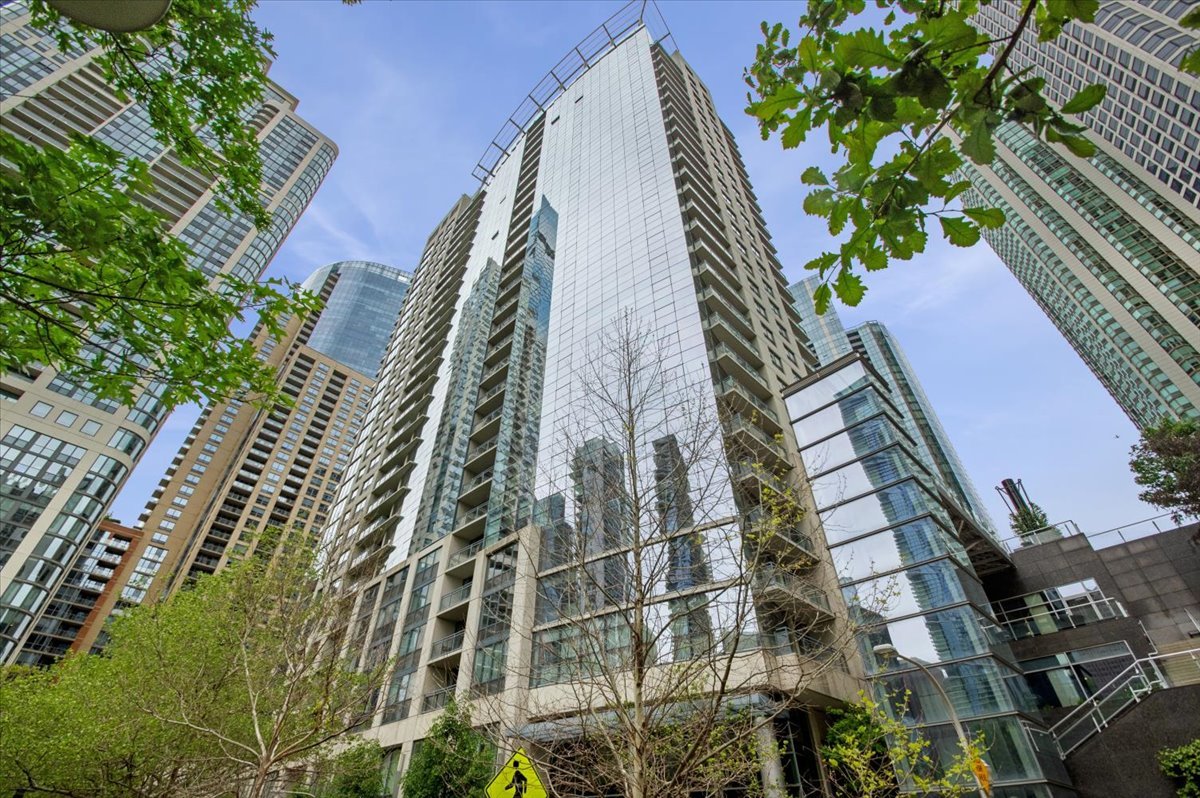 201 N Westshore Drive Unit: 2006