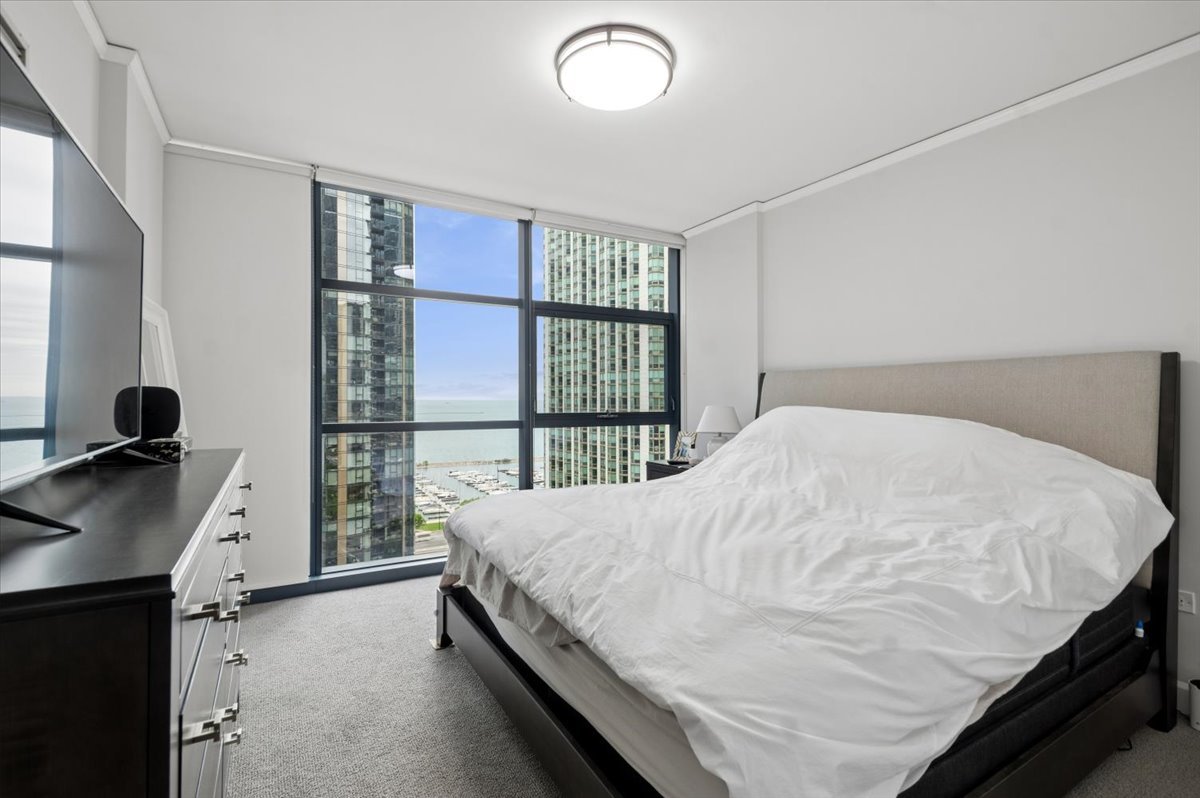 201 N Westshore Drive Unit: 2006