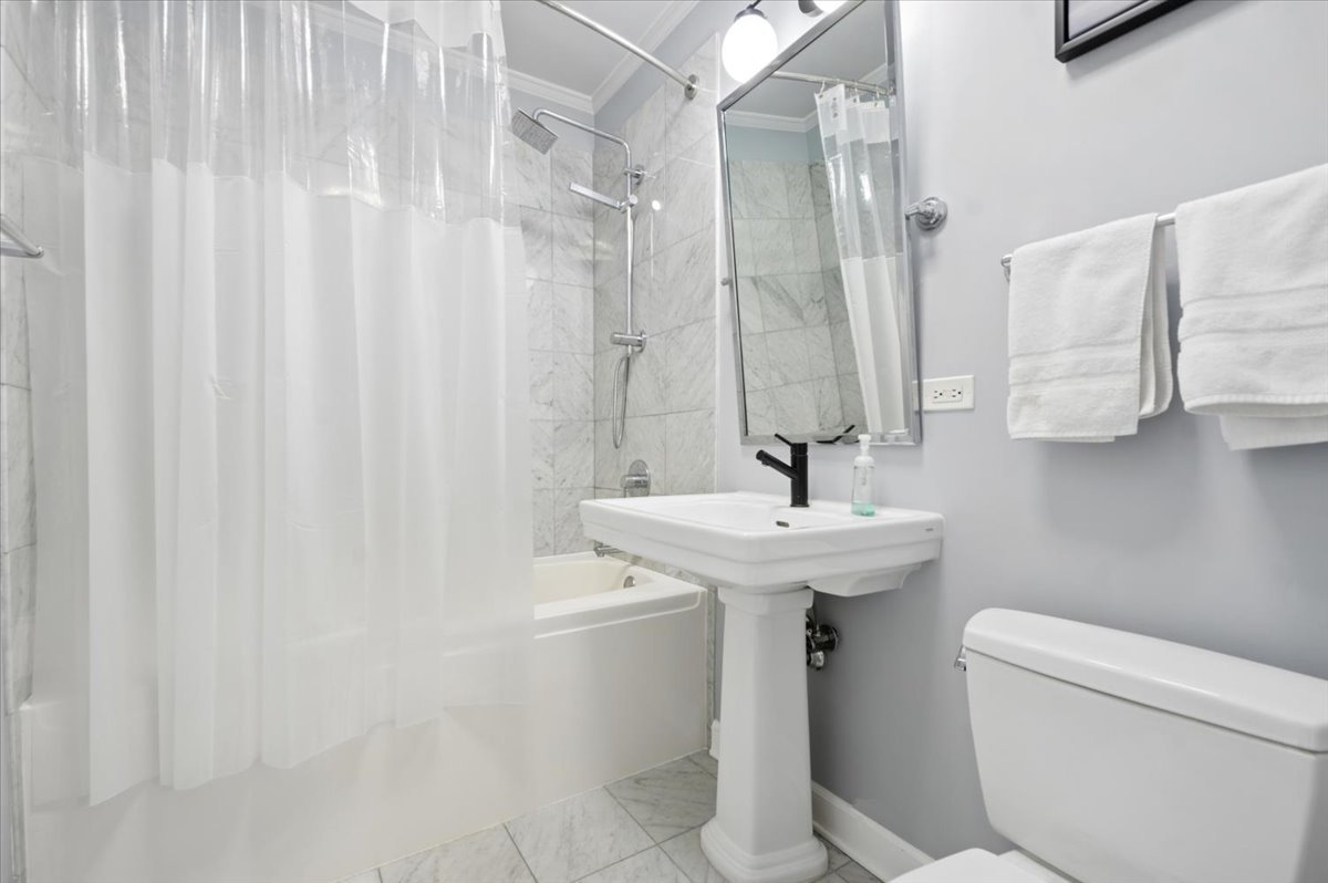 201 N Westshore Drive Unit: 2006