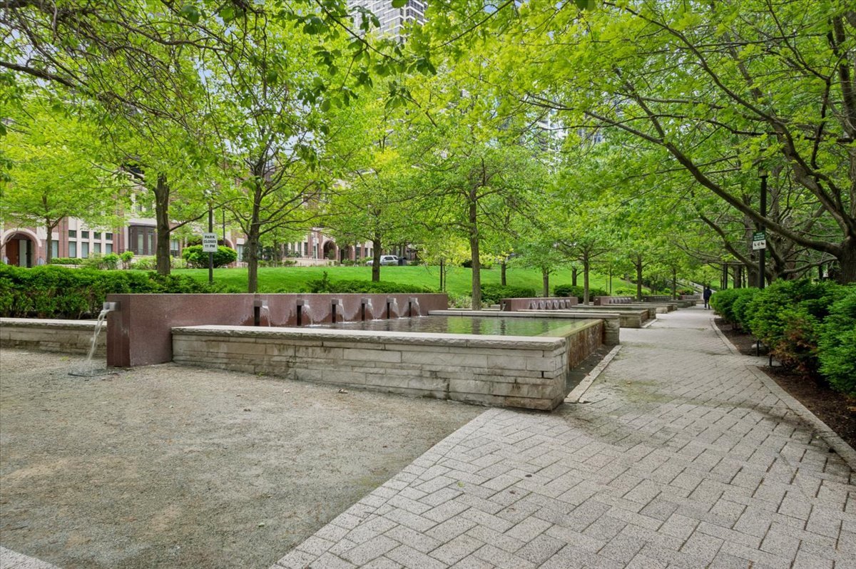 201 N Westshore Drive Unit: 2006