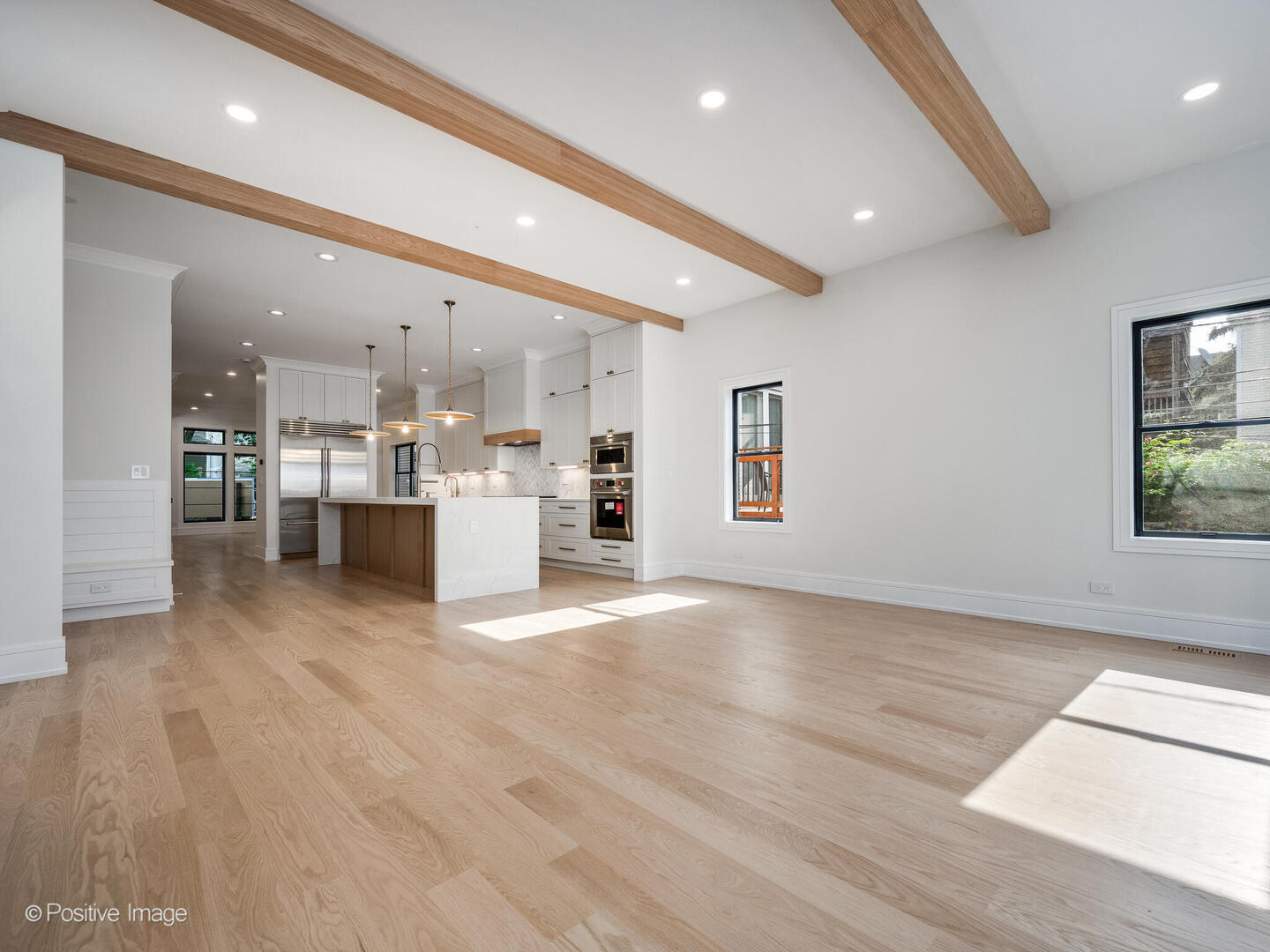 1303 W Barry Avenue