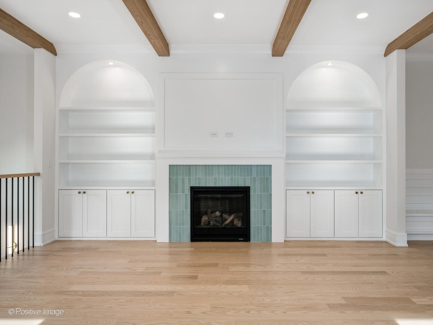 1303 W Barry Avenue
