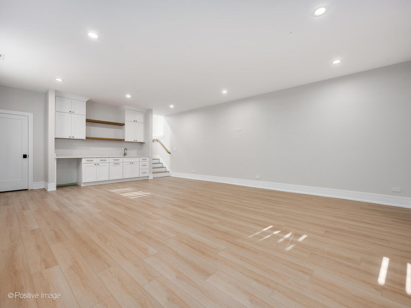 1303 W Barry Avenue