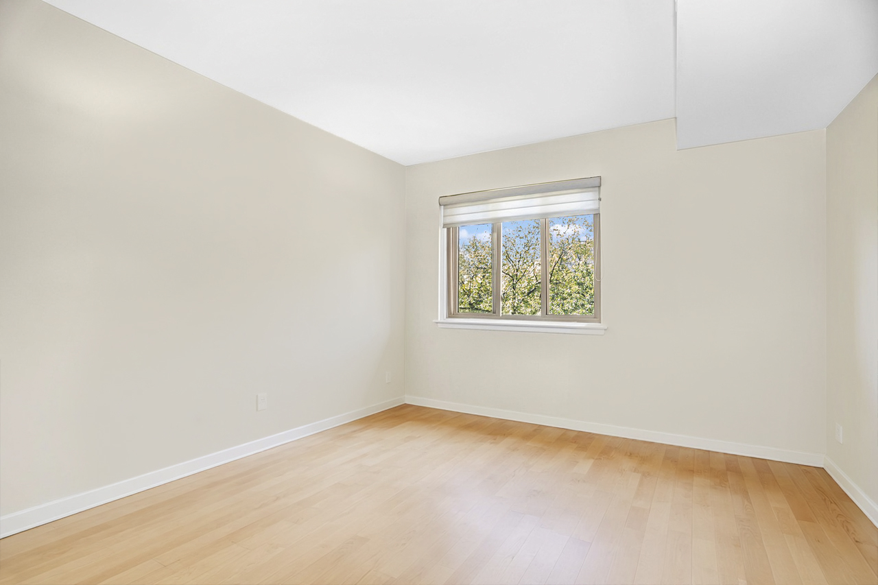 835 Ridge Avenue Unit: 401