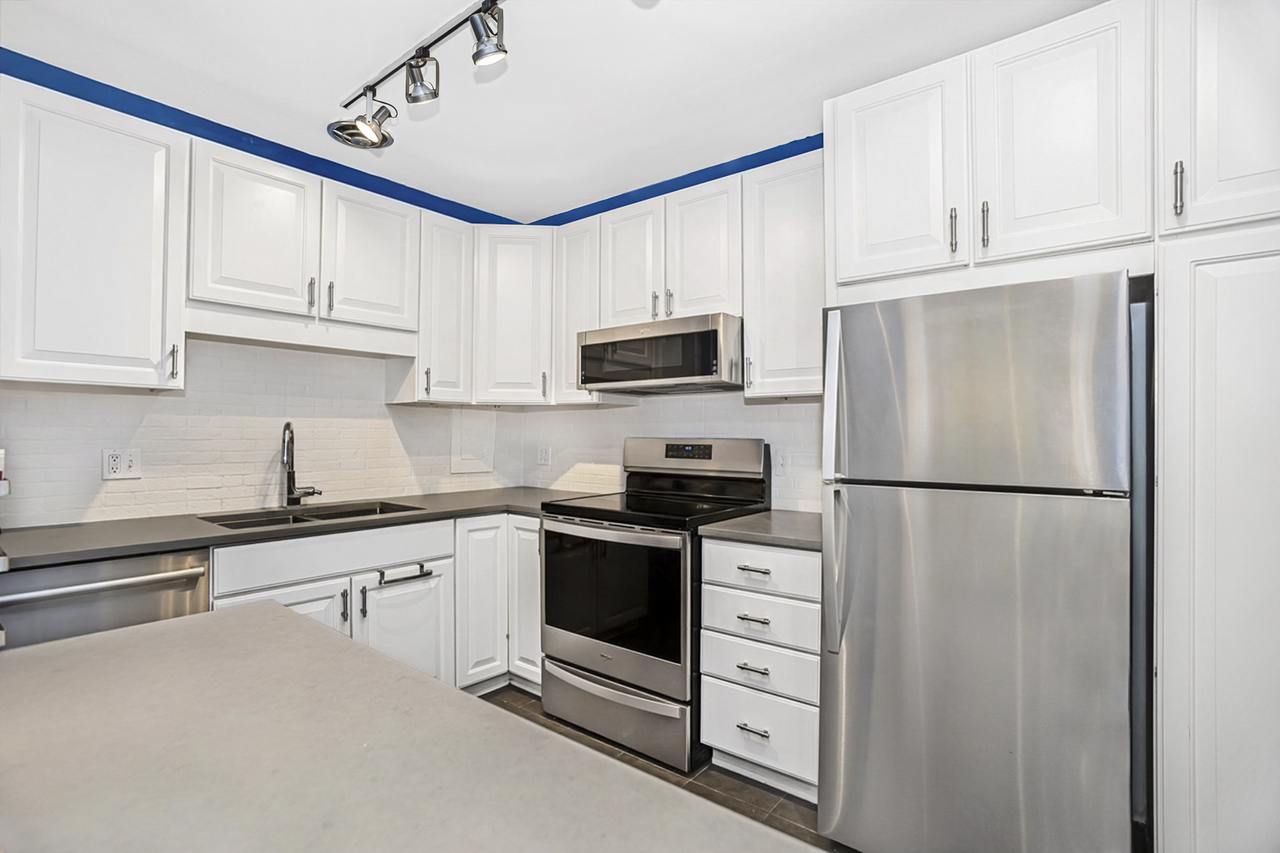 835 Ridge Avenue Unit: 401