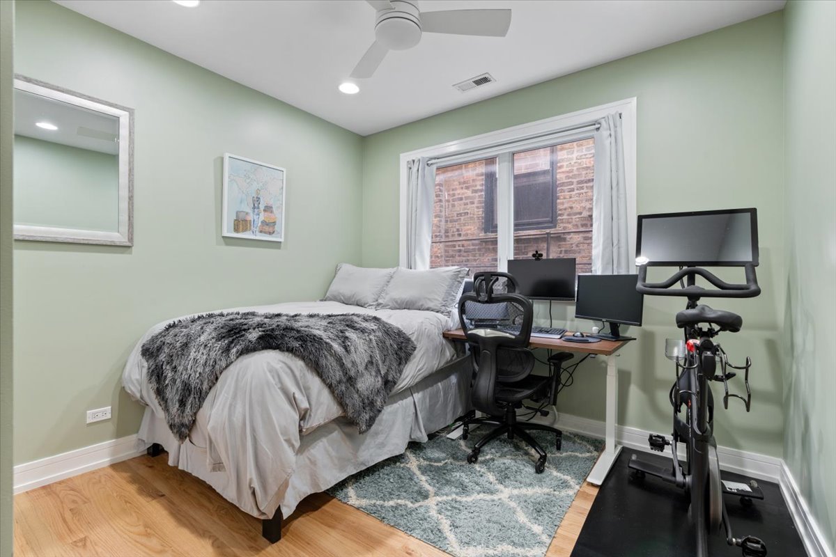 821 W Roscoe Street Unit: 3