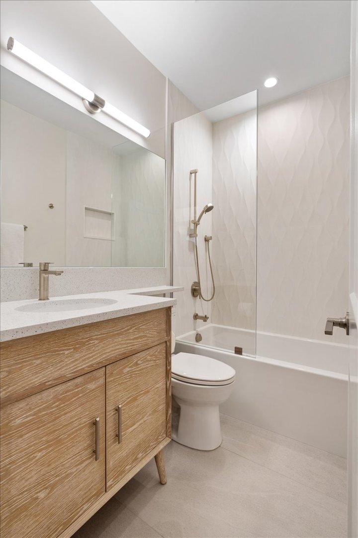 2023 W Augusta Boulevard Unit: 1W