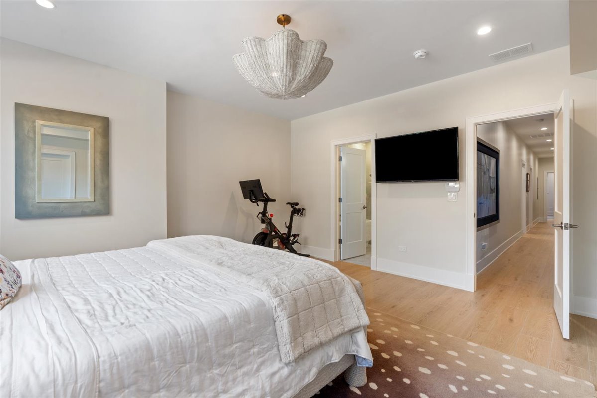 2023 W Augusta Boulevard Unit: 1W