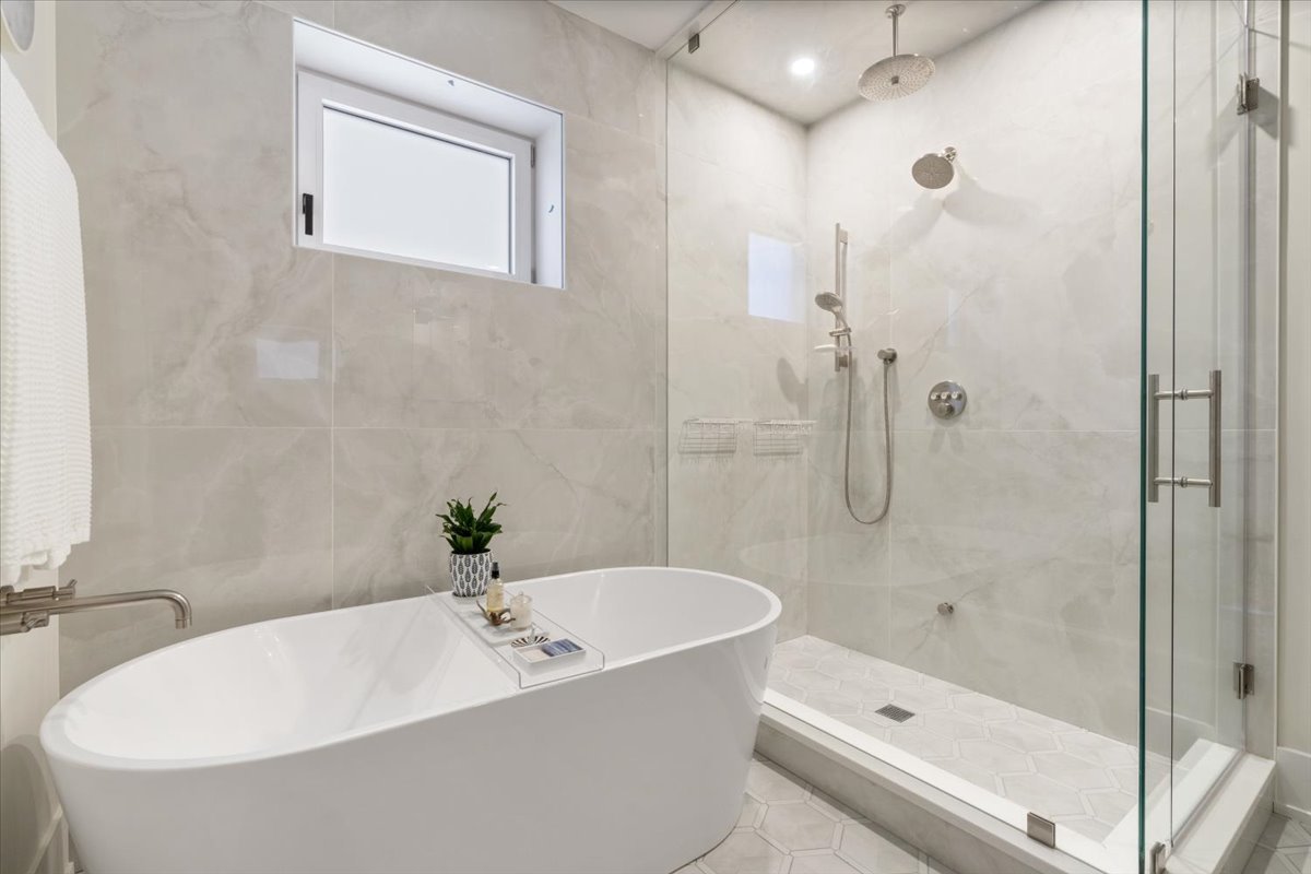 2023 W Augusta Boulevard Unit: 1W