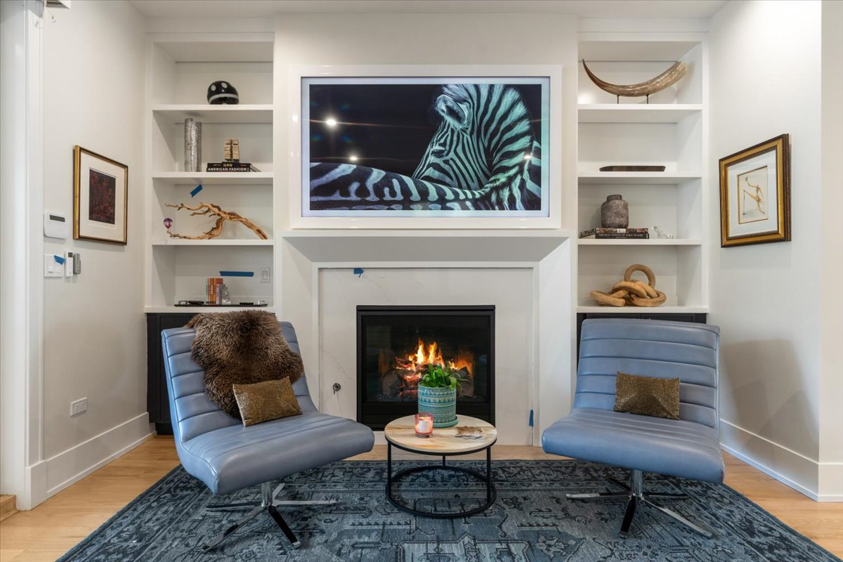 2023 W Augusta Boulevard Unit: 1W
